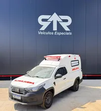 Ambulância sobre pickup Fiat Strada, foto 3, transformado pela R&R Veículos Especiais