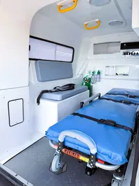 Ambulância sobre pickup Fiat Strada, foto 5, transformado pela R&R Veículos Especiais