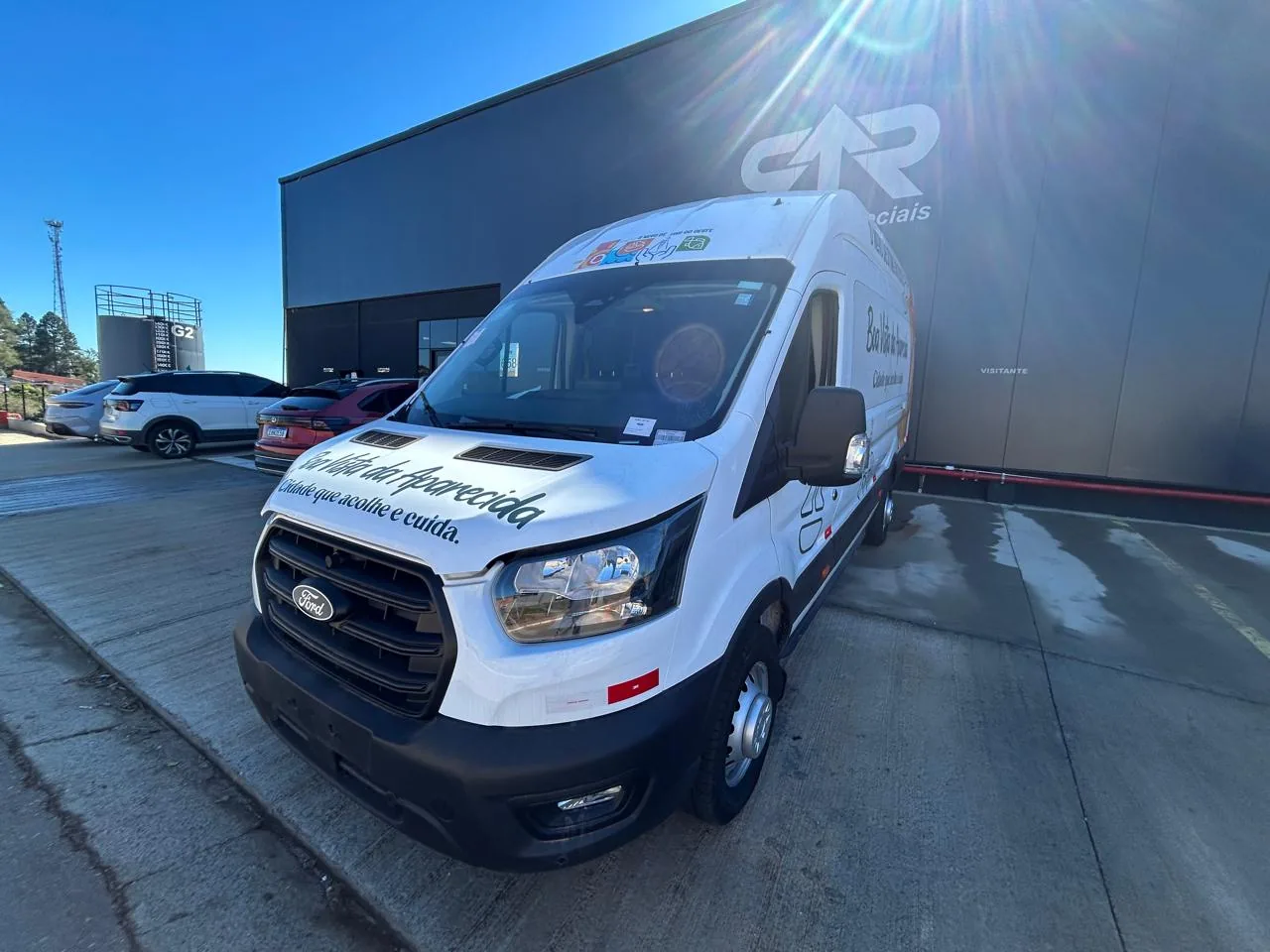 Van de transporte de passageiros sobre Ford Transit, foto 1, transformado pela R&R Veículos Especiais