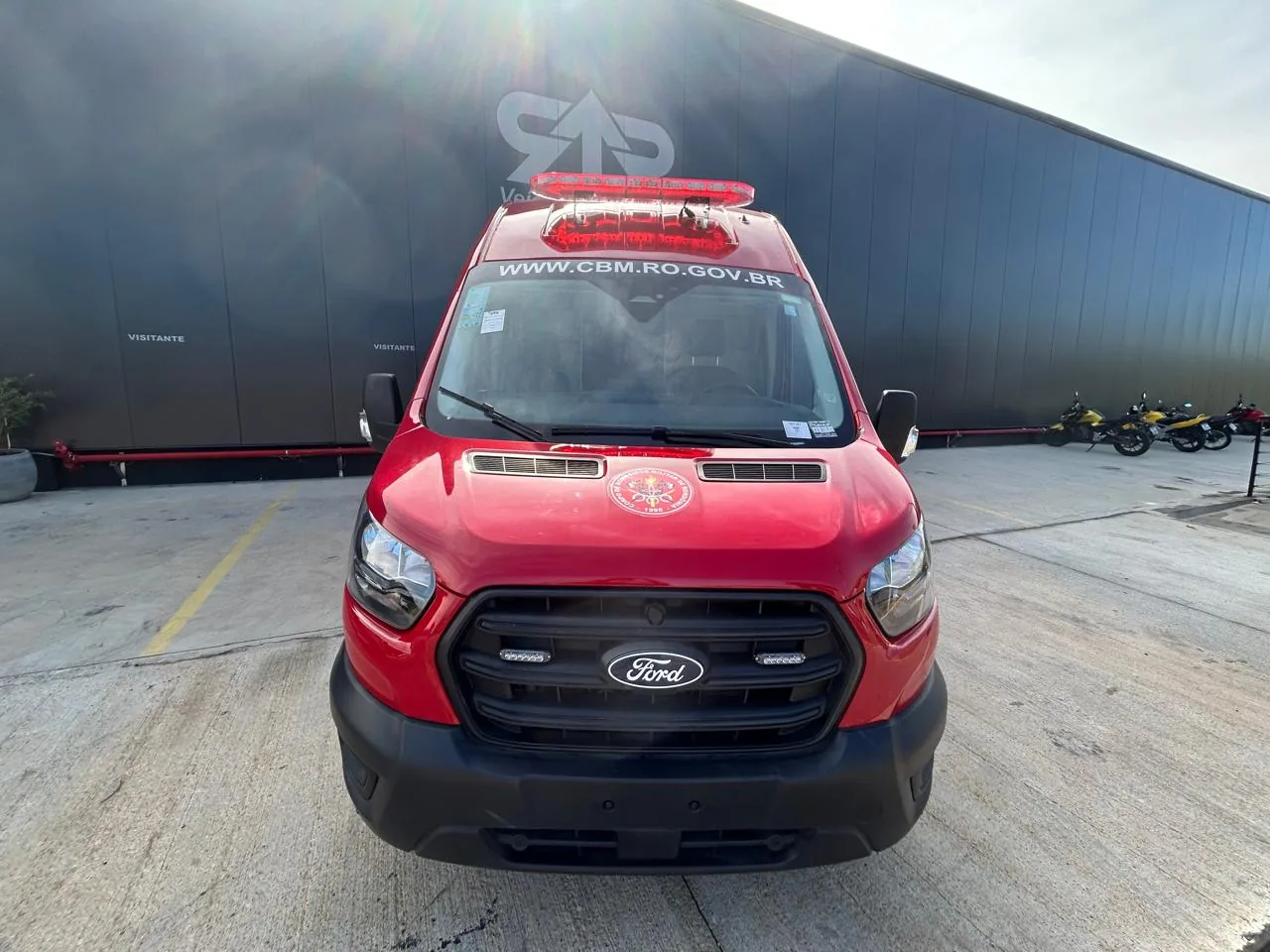 Unidade de resgate sobre Ford Transit, foto 1, transformado pela R&R Veículos Especiais