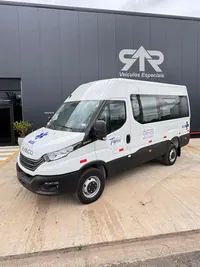 Van de transporte acessível sobre Iveco Daily 45, foto 1, transformado pela R&R Veículos Especiais