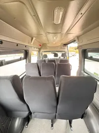 Van de transporte acessível sobre Iveco Daily 45, foto 4, transformado pela R&R Veículos Especiais