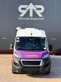 Unidade de vacinação móvel sobre Peugeot Boxer, foto 1, transformado pela R&R Veículos Especiais