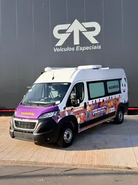 Unidade de vacinação móvel sobre Peugeot Boxer, foto 3, transformado pela R&R Veículos Especiais