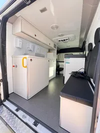 Unidade de vacinação móvel sobre Peugeot Boxer, foto 4, transformado pela R&R Veículos Especiais