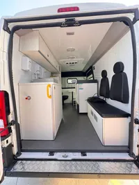 Unidade de vacinação móvel sobre Peugeot Boxer, foto 5, transformado pela R&R Veículos Especiais