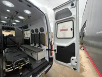Ambulância sobre Renault Master, foto 4, transformado pela R&R Veículos Especiais