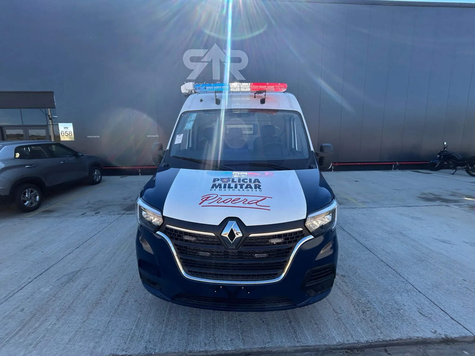 Base móvel policial sobre Renault Master, foto 1, transformado pela R&R Veículos Especiais