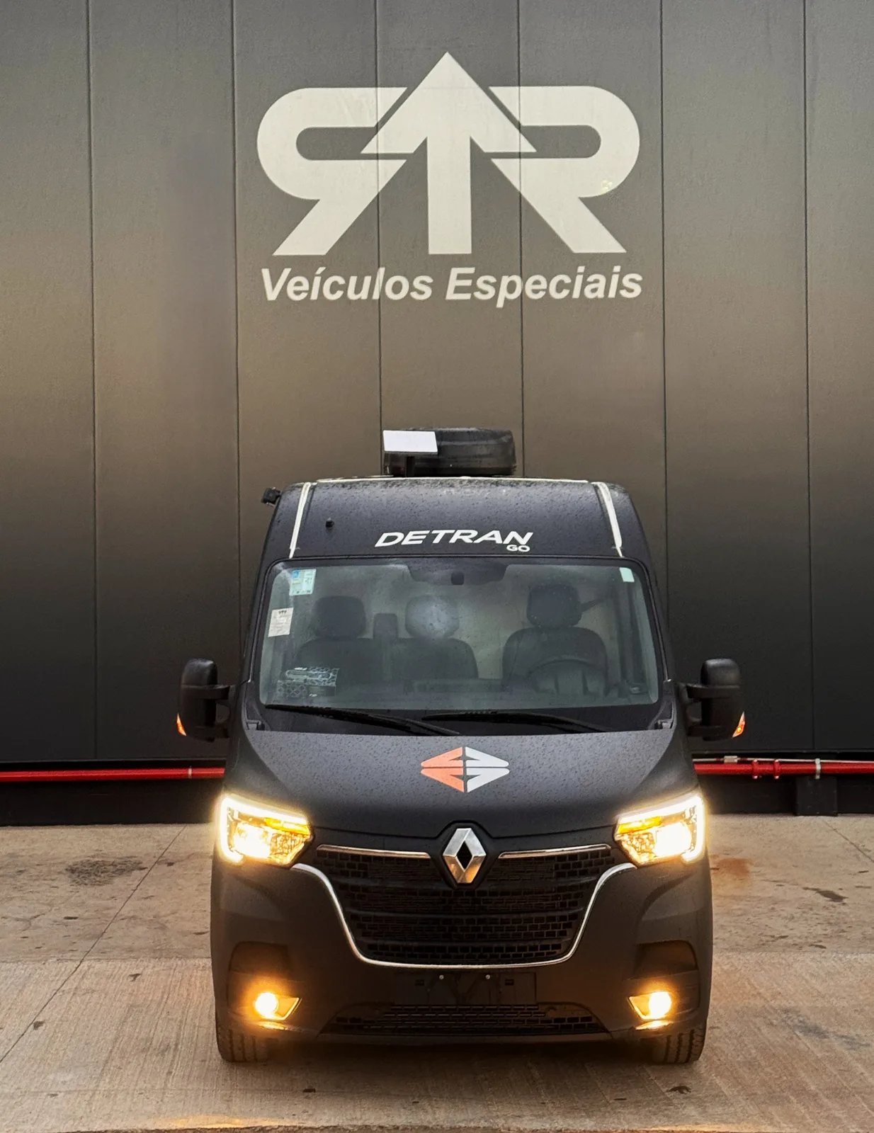 Unidade móvel do DETRAN sobre Renault Master, foto 1, transformado pela R&R Veículos Especiais