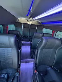 Van de transporte de passageiros sobre Renault Master, foto 6, transformado pela R&R Veículos Especiais