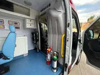 Ambulância SAMU 192 sobre Renault Master, foto 4, transformado pela R&R Veículos Especiais