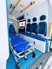 Ambulância de suporte básico sobre Renault Master, foto 3, transformado pela R&R Veículos Especiais
